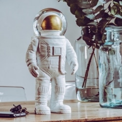 Snekugle - Giant Astronaut