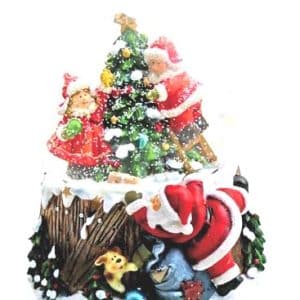 Snekugle Børn pynter juletræ